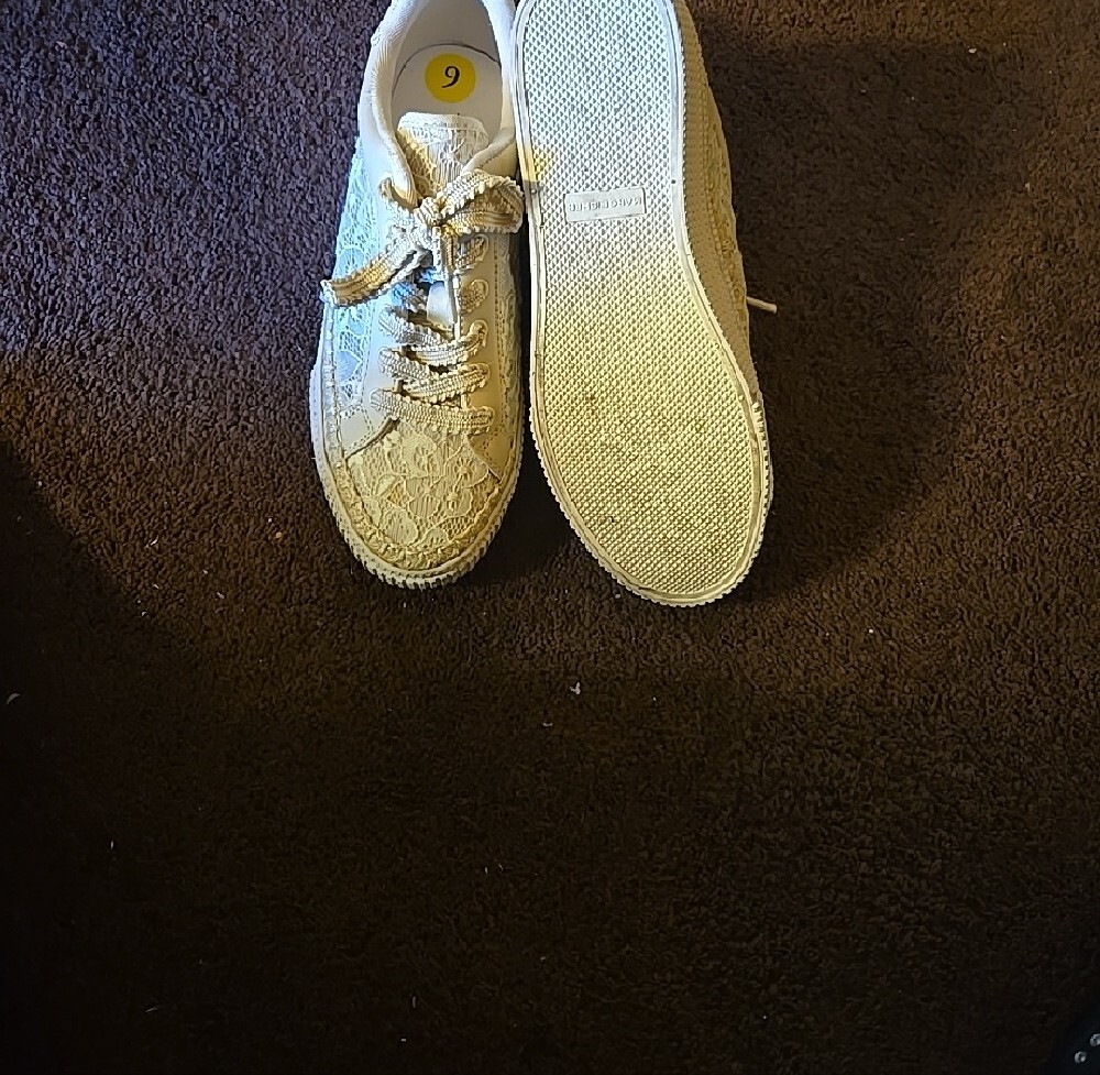 Marc Fisher Cream Lace Platform Sneakers Size 9.  Worn Once - Picture 8 of 8